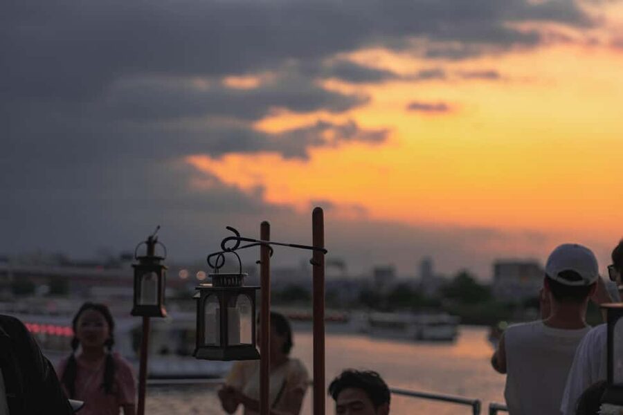 Tokyo Dinner Cruise & Tradition Show & Drinks & Tokyo Tower - Who should book this yakatabune experience?