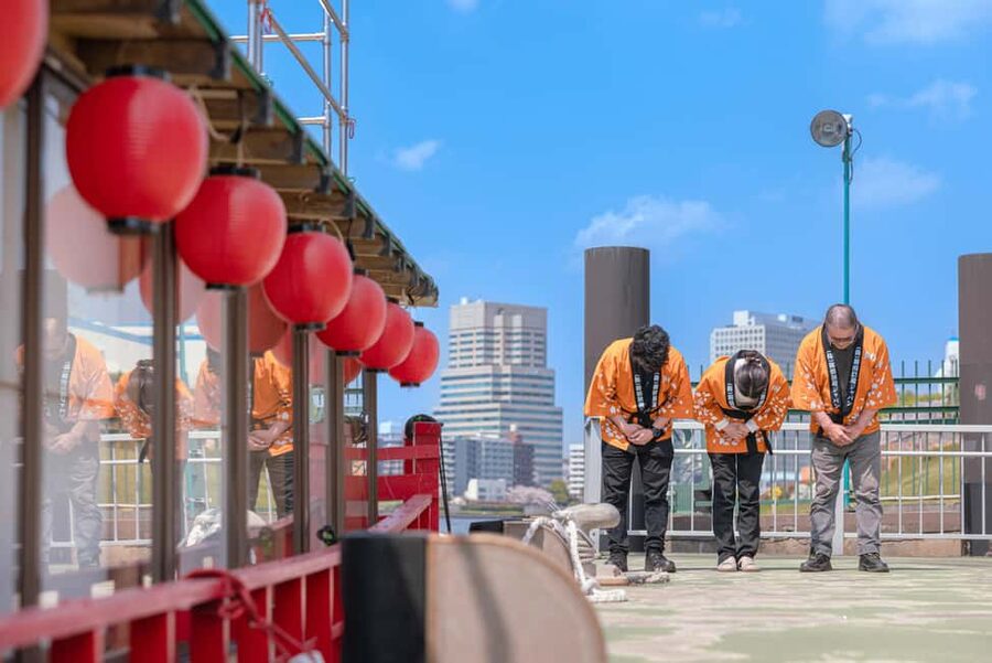 Tokyo: Rainbow Bridge Day Cruise Show and Only Soft Drinks - Unlimited soft drinks, but no meal