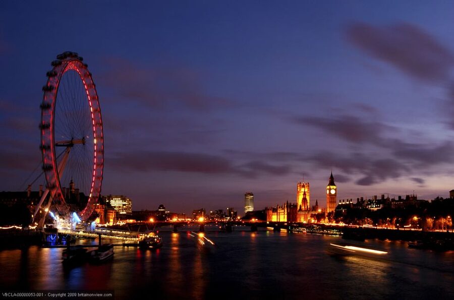 Tour of London and Christmas Day Lunch Cruise - Shared tables and the social side