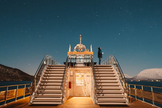 Tromso Aurora Cruise with 3-Course Dinner - From Kaigata 6 to the open bay