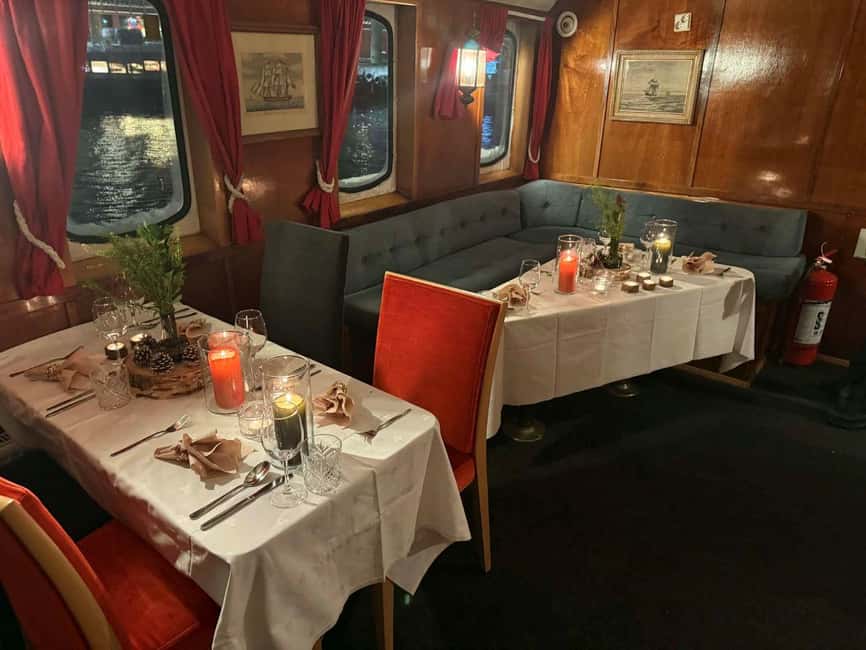 Tromsø: Evening dinner cruise with possible northern lights - Dinner at about 7:30 PM