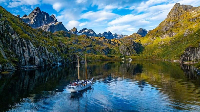 Tromsø: Luxury Summer Fjord Cruise with Lunch & Hot Tub - The polar plunge and private hot tub option
