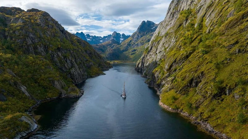 Tromsø: Luxury Summer Fjord Cruise with Lunch & Hot Tub - Toward Malangen and the Lyngen Alps
