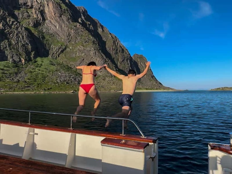 Tromsø: Midnight Sun Evening Cruise with Hot Tub - Reaching the open water near Gåsvær