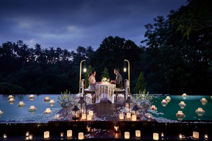 Ubud: Romantic Floating Dinner Under the Stars - A candlelit dinner on the Awana Pool