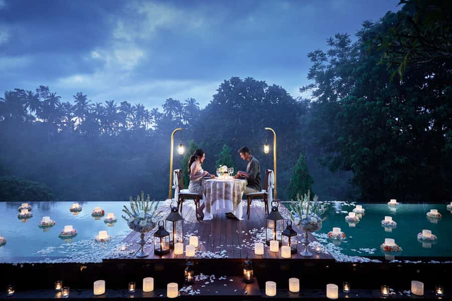 Ubud: Romantic Floating Dinner Under the Stars - Choosing beef tenderloin or Jimbaran Bay lobster