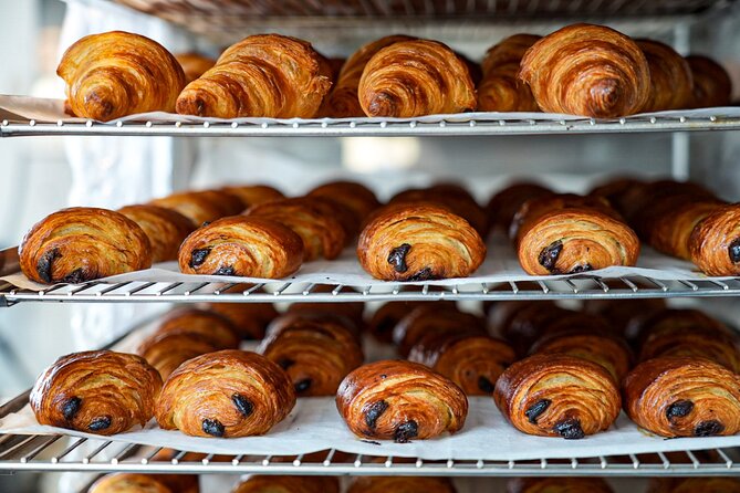 Unlimited brunch cruise on the Seine - Pont Neuf, the Louvre, and Notre-Dame