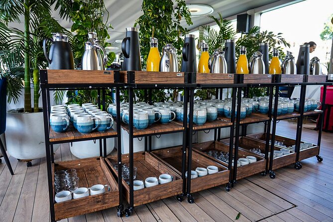 Unlimited brunch cruise on the Seine - The buffet: more than pastries and coffee