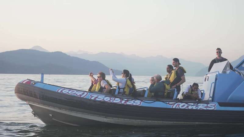 Vancouver: Bowen Island Boat Cruise with Dinner - Crossing toward Bowen Island