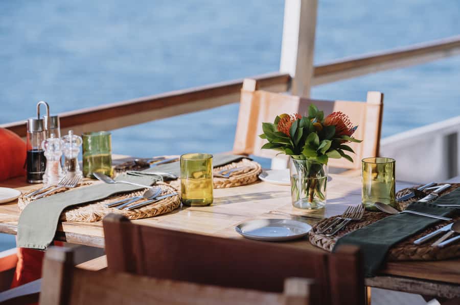 Victoria Falls: Dinner Cruise on the Zambezi River - Setting out on the Zambezi Breeze