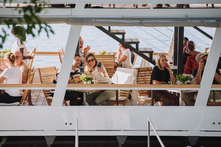 Victoria Falls: Dinner Cruise on the Zambezi River - Wildlife watching without leaving the dinner table