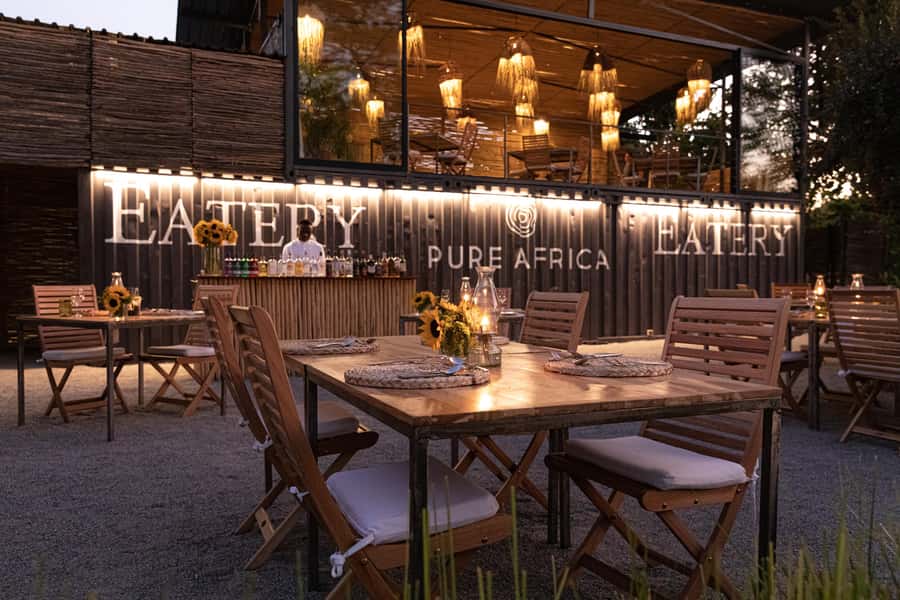 Victoria Falls: Sunset Cruise and Dinner at The Eatery - Watching the river change color