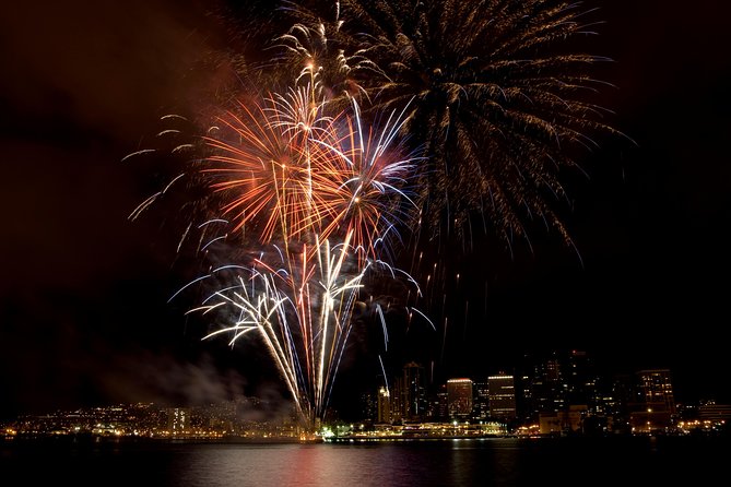 Waikiki Fireworks Dinner Cruise: Sail & Sparkle on Friday Nights - Key points to know before you book