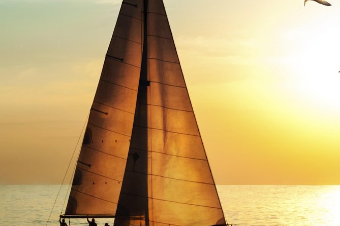 Waikiki Fireworks Dinner Cruise: Sail & Sparkle on Friday Nights - Drinks, bento food, and the dinner question