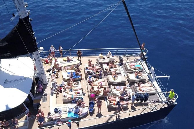Western Tenerife Cruise with Lunch and Open Bar - Crowds, seating, and the feel of the boat