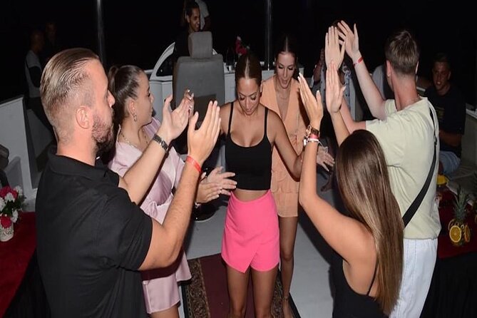 Yacht Cruise with Dinner & Oriental Show - Seafood, salads, and a budget dinner