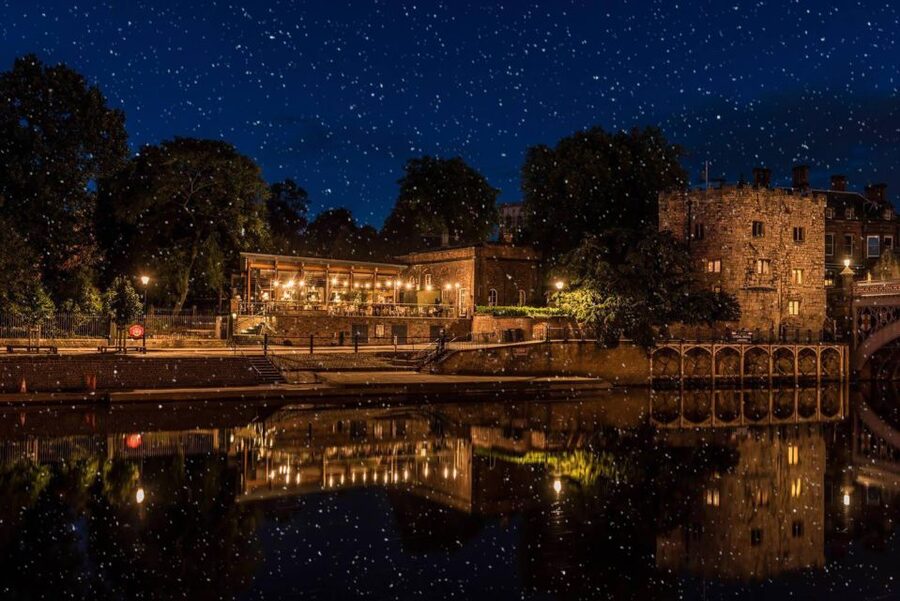 York: Evening Cruise With Strawberries & Cream + Drink - Choosing your seat and preparing for the weather