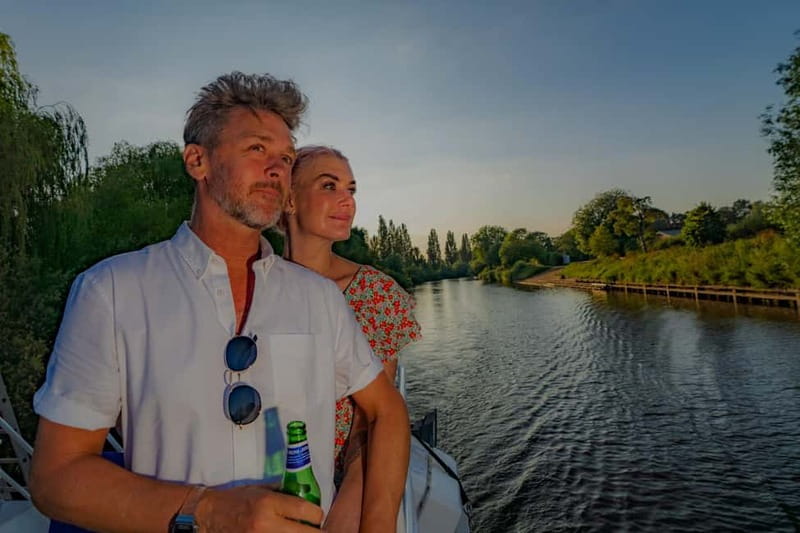 York: Evening Cruise With Strawberries & Cream + Drink - Boarding with strawberries, cream, and a drink